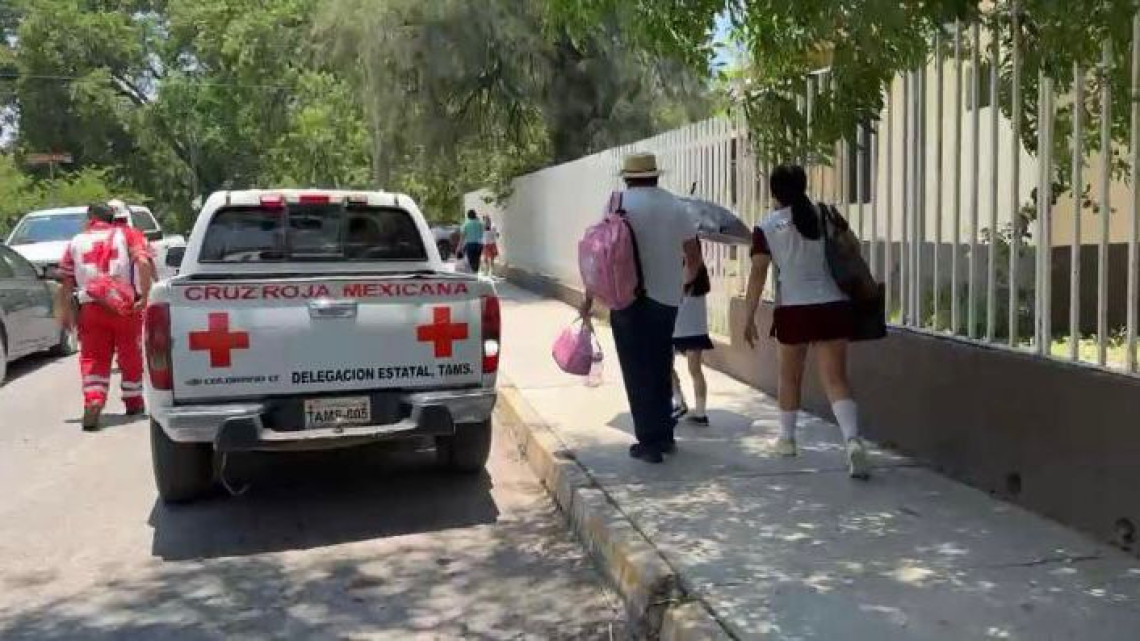 Atienden a 16 alumnos y una maestra por golpe de calor