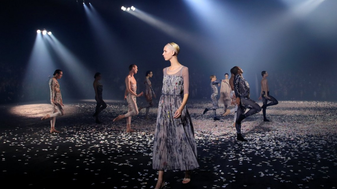 Dior arranca Paris Fashion Week con danza
