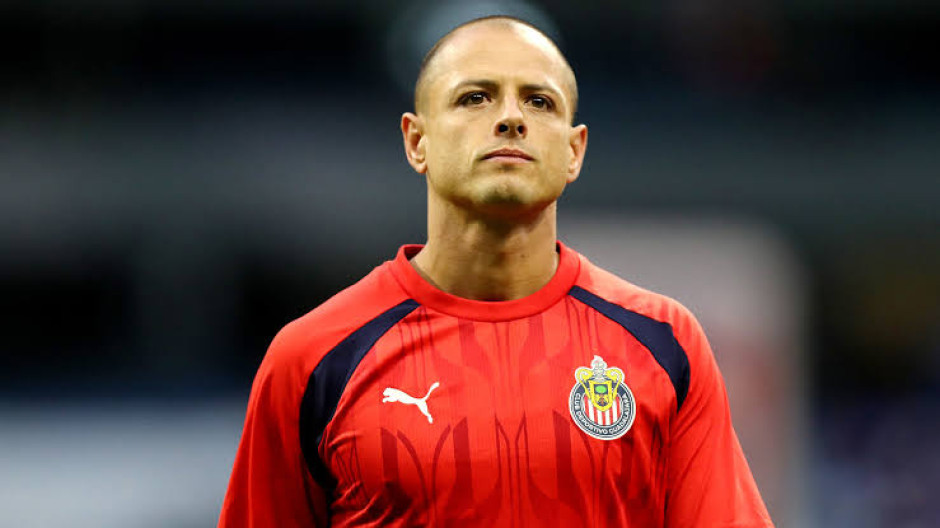 FMF investiga a Chicharito por comentarios machistas; Sheinbaum y patrocinadores reaccionan