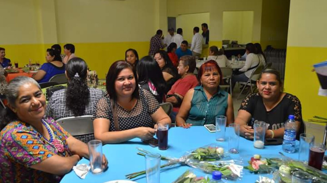 Festejan "Día de la madres" para las mujeres del sindicato de limpieza