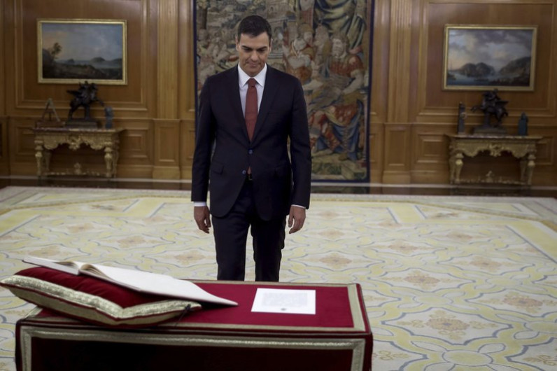 Pedro Sánchez jura como presidente de España