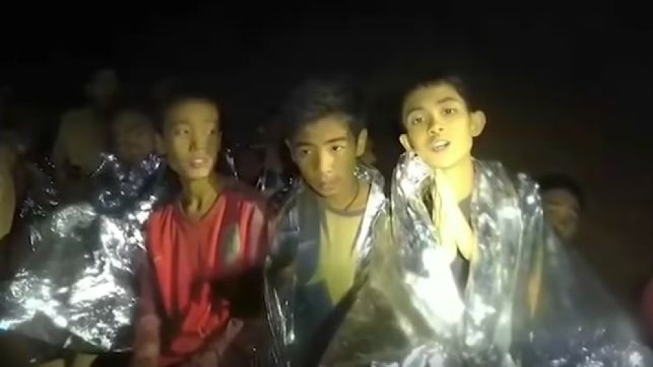 Tailandia: 12 niños y su entrenador en peligro de quedarse sin oxígeno