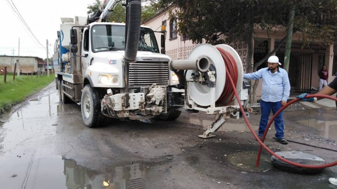 Comapa trabaja con equipo vactor