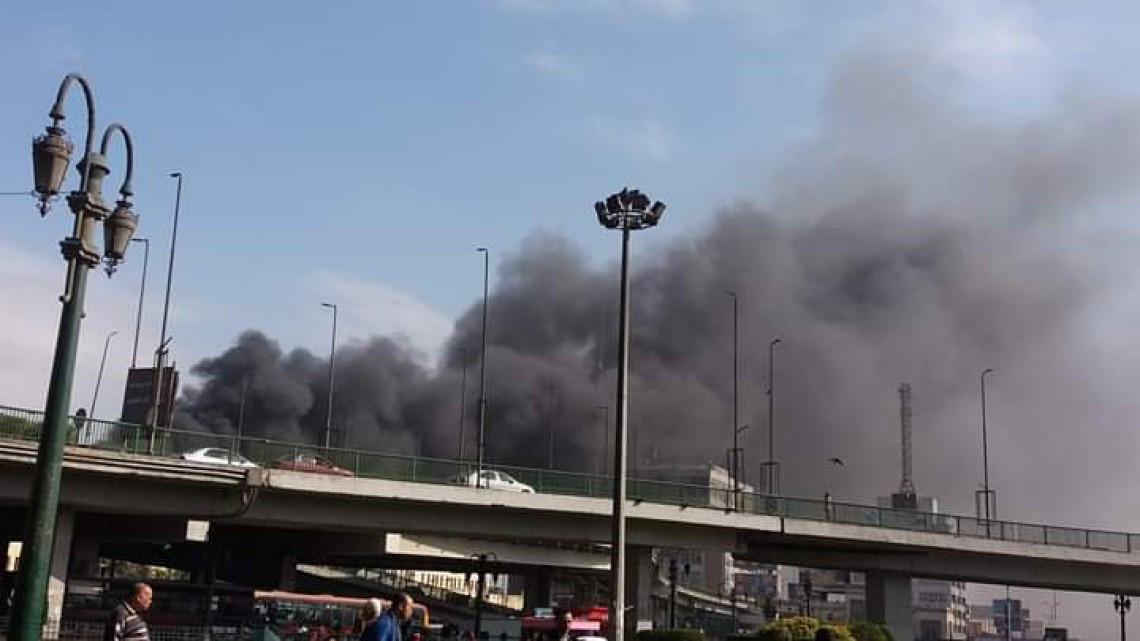 Al menos 20 muertos por un incendio en una estación de tren en Cairo