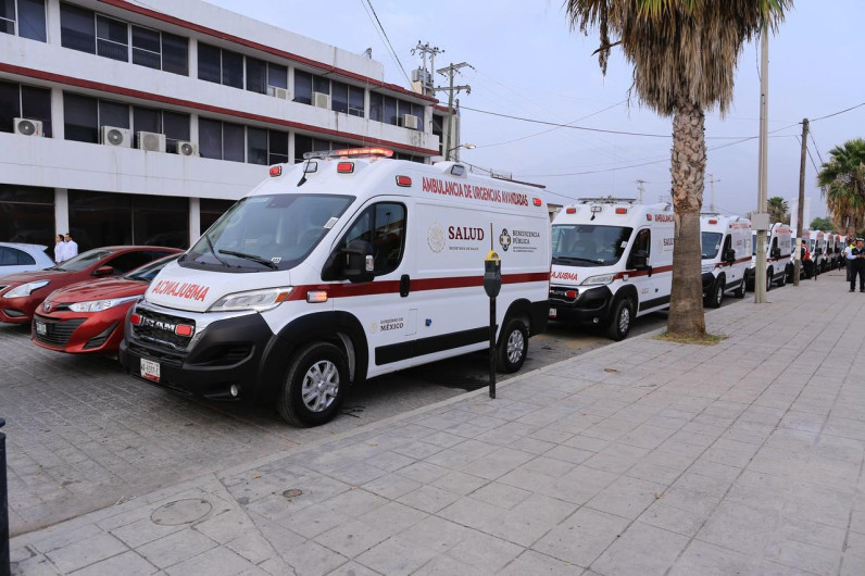 Entrega Gobernador de Tamaulipas 16 nuevas ambulancias al sector salud