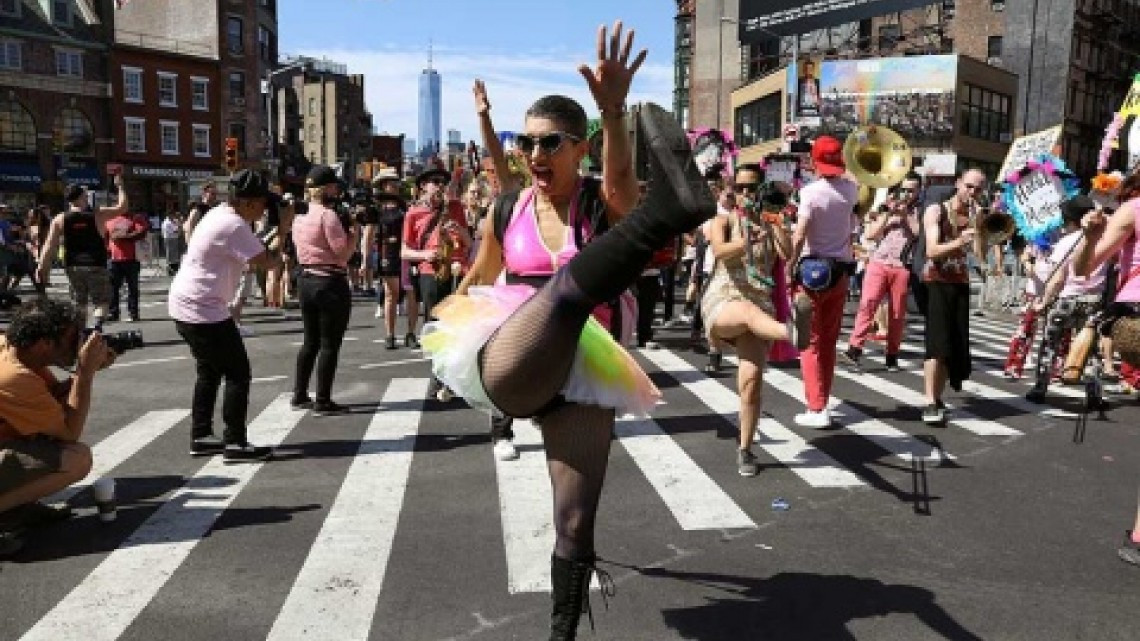 NY celebra marcha del orgullo LGBT+