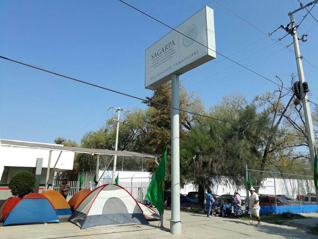 Productores toman la delegación de SAGARPA