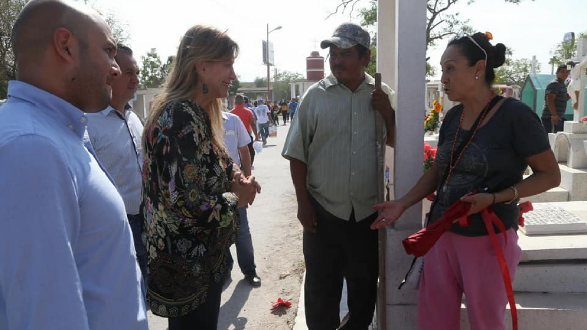 Alcaldesa realiza recorrido en cementerios
