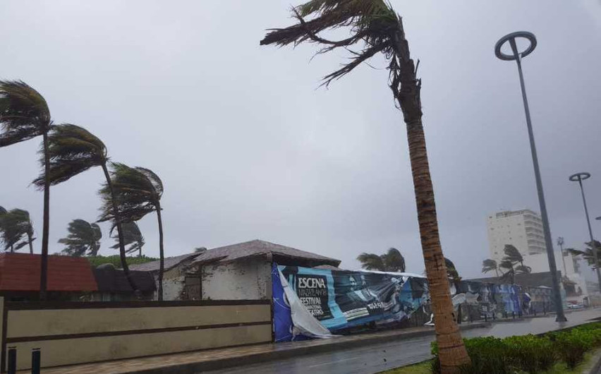 Pronostican fuertes rachas de viento en el noroeste y norte de México, por el paso del frente frío no. 44