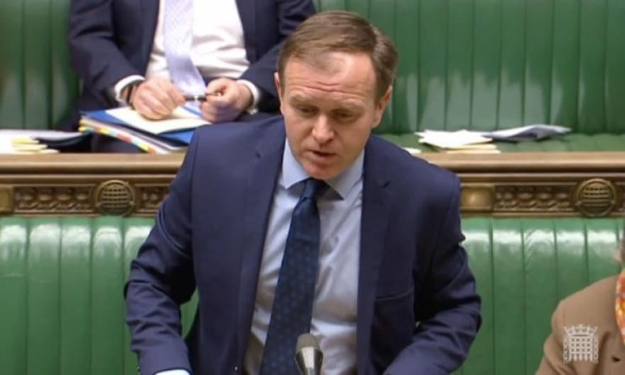 Ministro británico renuncia por desacuerdo con retraso del Brexit