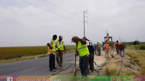 Realizan trabajos de bacheo en Río Bravo