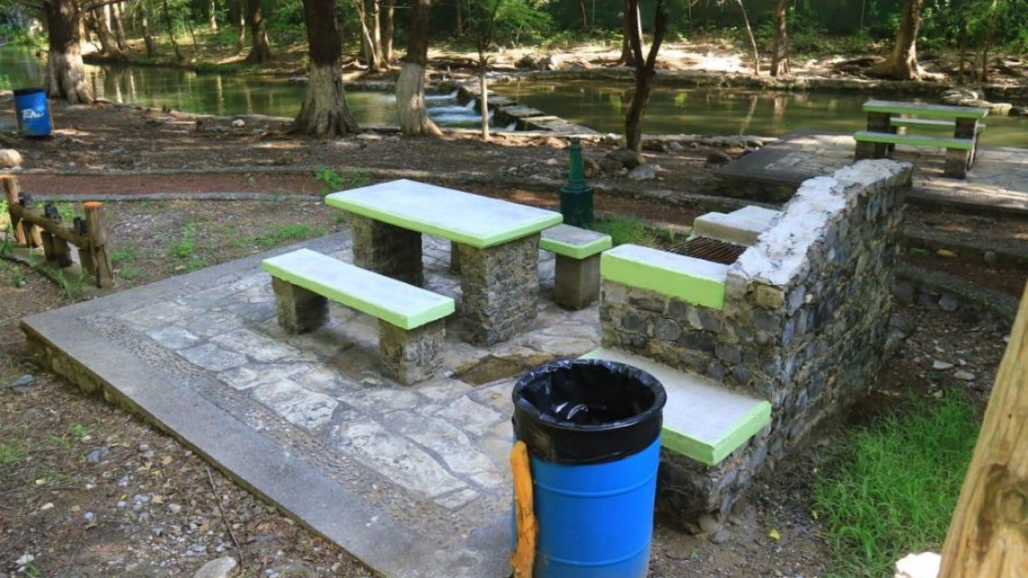 Con medidas sanitarias Victoria recibe a paseantes