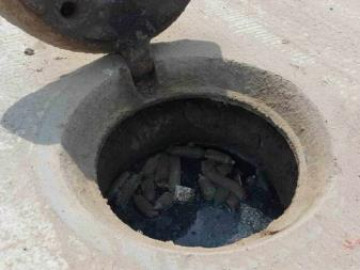 Emiten quejas por taponamiento de drenaje con condones en Cd. Madero