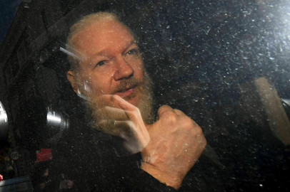 Assange esperará ocho meses audiencia de extradición a EU