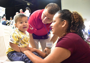 Apoyo a las familias con aparatos auditivos