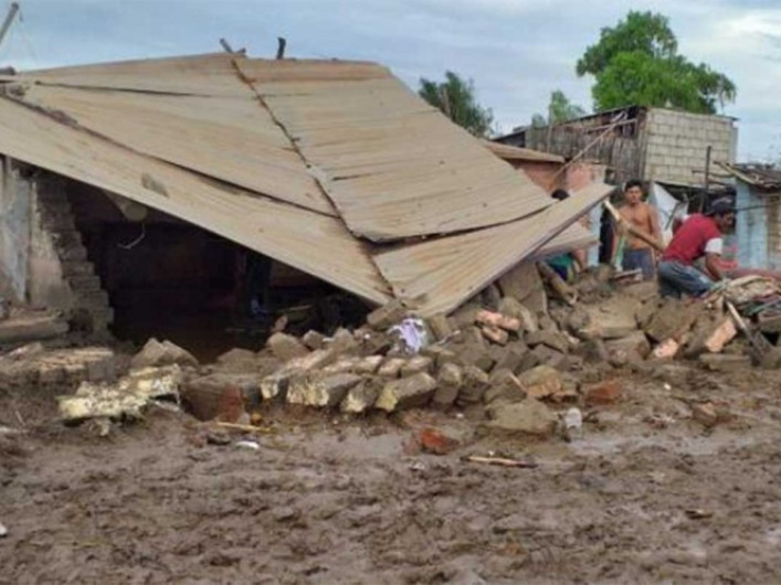 Derrumbe en Perú deja al menos 9 muertos