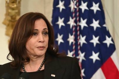 Kamala Harris da positivo a COVID-19