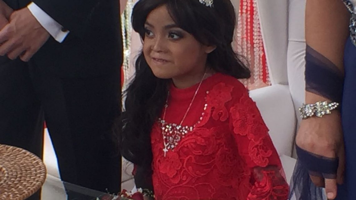 Dianita "la princesa mariposa" celebra sus 15 años