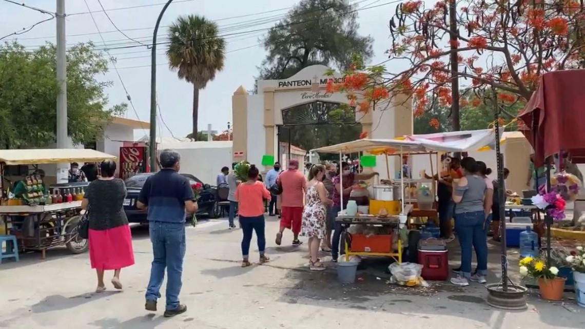 Panteones abren al 50 % de su capacidad 