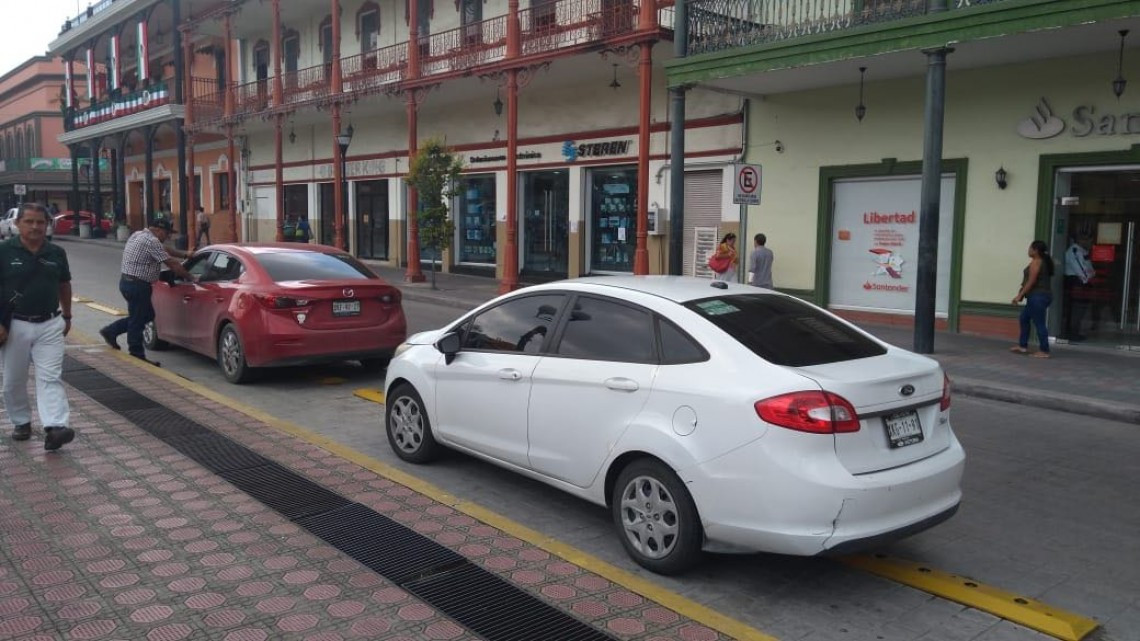 Asaltan a mano armada Banco Santander en Centro Histórico