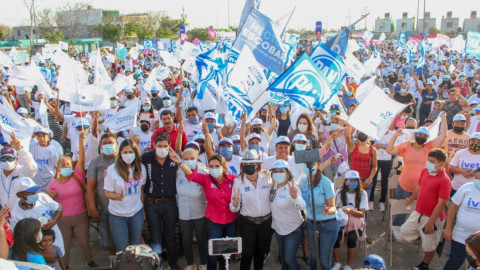 Gran Fiesta del Cambio con Ivett Bermea viven en las Brisas