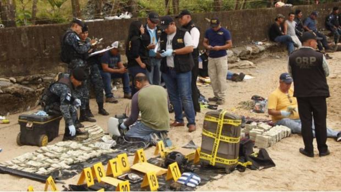 Detienen a 2 mexicanos con más de 1 mdd en Guatemala