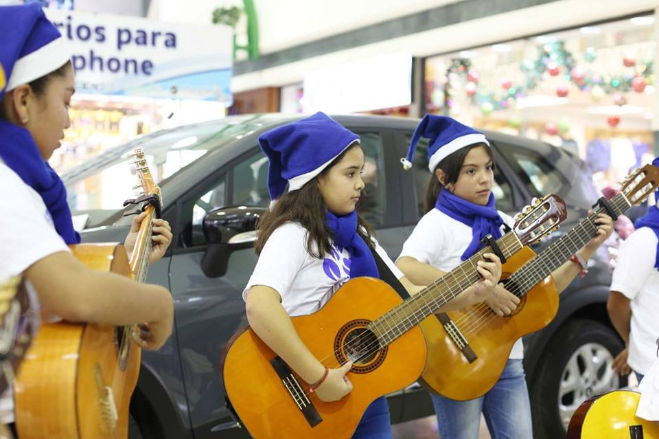 Realizan presentación musical " Abrigando Esperanzas"