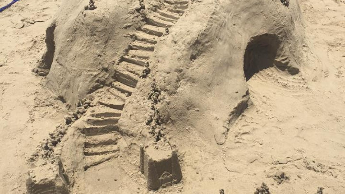 Llevan a cabo Concurso de Castillos de Arena en Playa Miramar