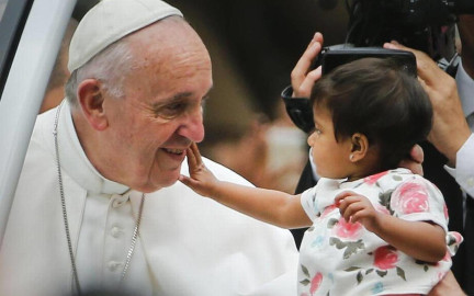 Hay que aceptar a los hijos como Dios nos los da: Papa