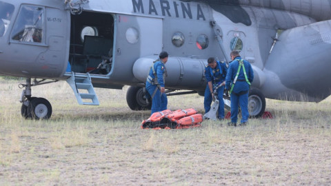 Inicia helicóptero de SEMAR combate a incendio en Cañón del Novillo
