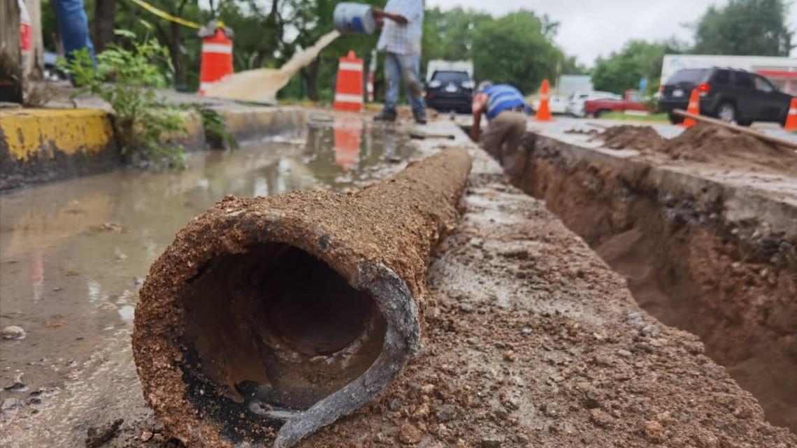 Dos meses más durará el caos en la zona centro por cambio de tuberías
