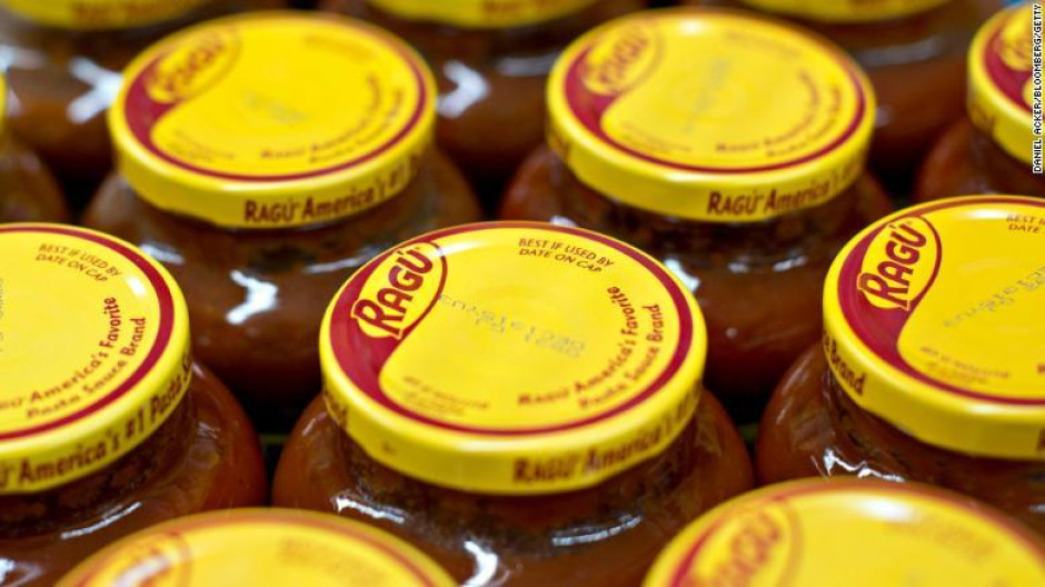 Retiran salsas en EU, podrían contener fragmentos de plástico