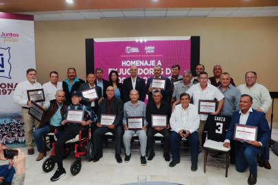 Gobierno Municipal rinde homenaje a los campeones históricos de los tecolotes de los Dos Laredos