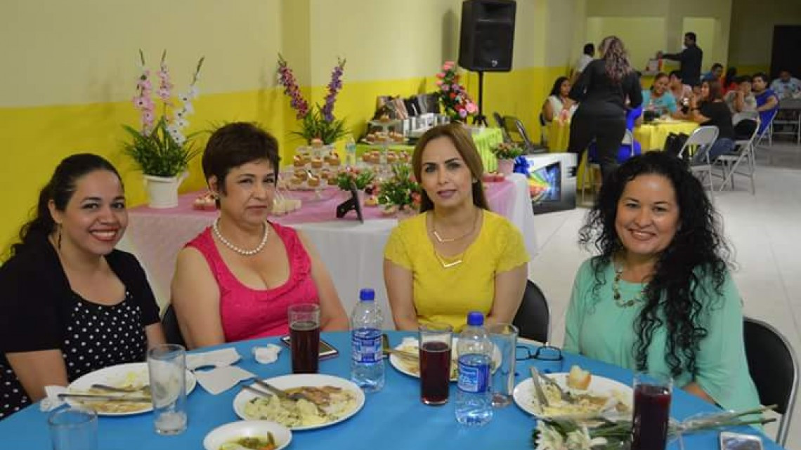 Festejan "Día de la madres" para las mujeres del sindicato de limpieza