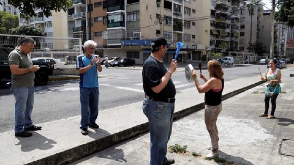 Cientos de personas protestan por apagones en Venezuela