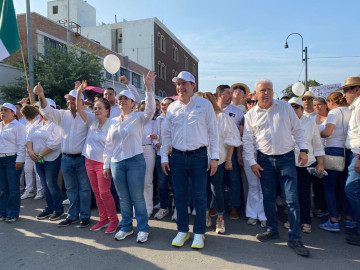 Marchan miles en Nuevo Laredo por la democracia 