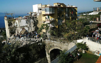 Buscan sobrevivientes tras derrumbe de edificio en Italia 
