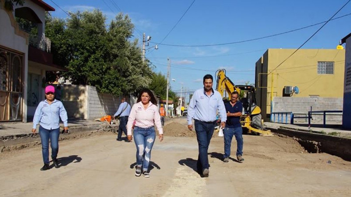 Alcaldesa supervisa avance de obra en avenida 