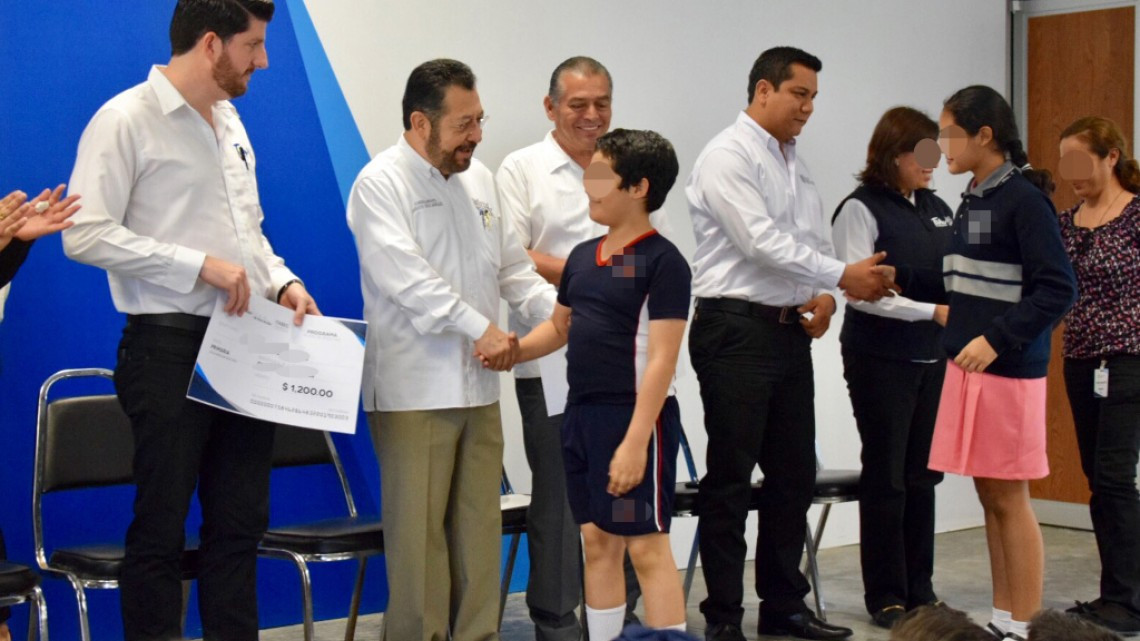  Reciben becas de ITABEC hijos de Policías Estatales