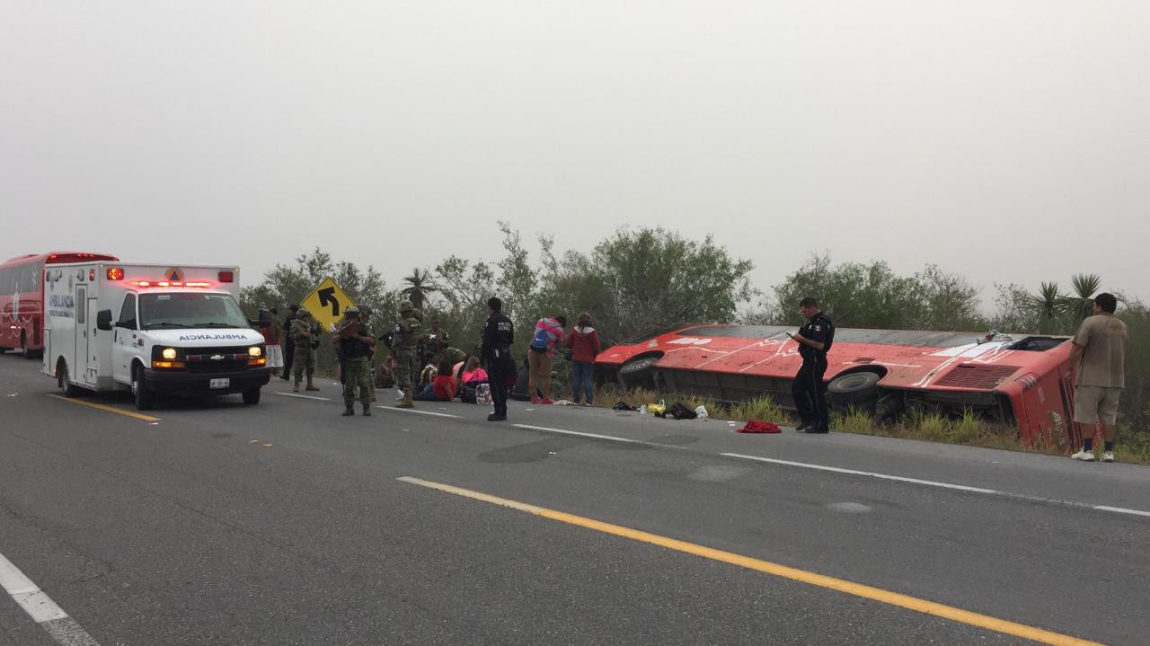 Vuelca autobús que se dirigía a Reynosa; 1 muerto y 16 lesionados