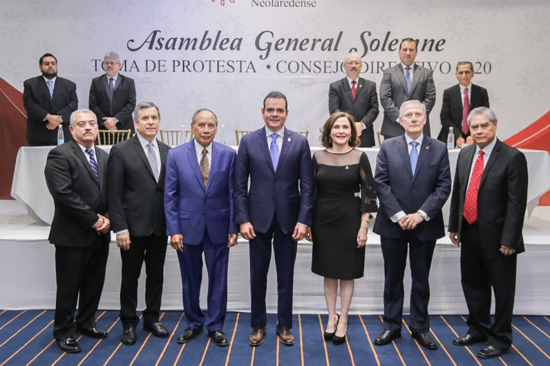 Asiste Rivas a toma de protesta de  mesa directiva del Colegio de Contadores Públicos