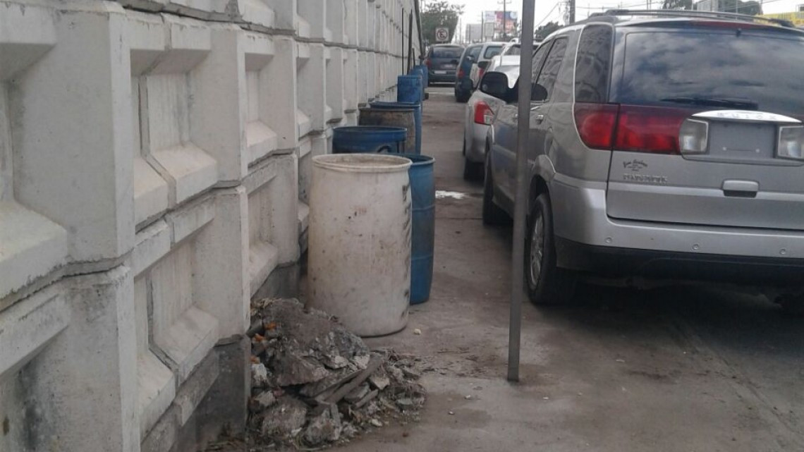 Dejan limpia periferia del panteón tras día de muertos