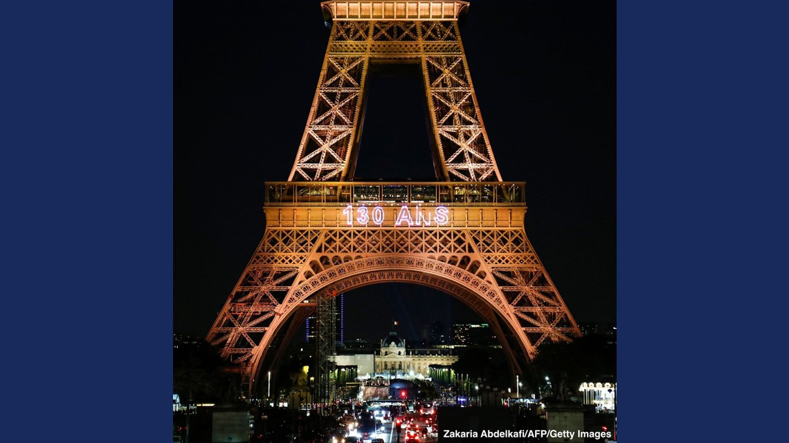 La Torre Eiffel se vistió de gala para celebrar su 130 cumpleaños