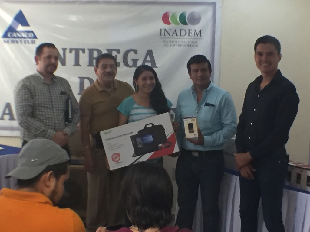 Comerciantes son equipados con herramientas que buscan fortalecer el desarrollo de sus establecimientos.