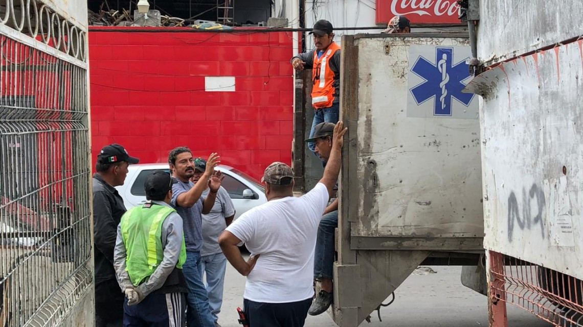 Desalojan a 17 locatarios de la plaza “Allende”