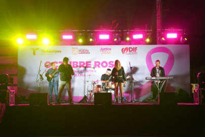 Ruedan más de 200 motociclistas en pro de la lucha del cáncer de mama