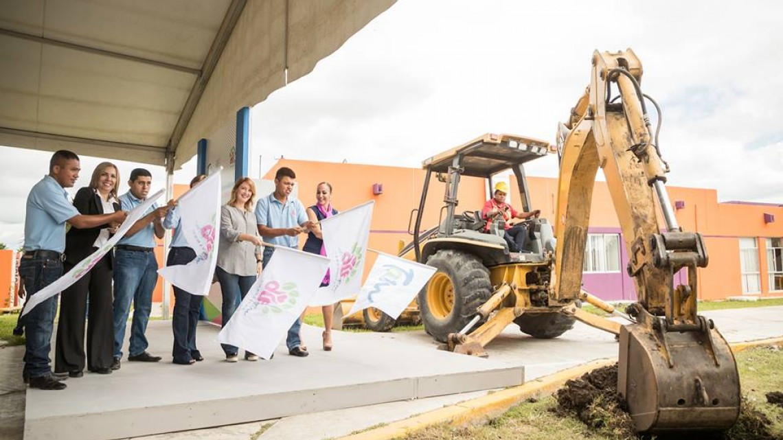 Presidenta de DIF Tamaulipas da banderazo para inicio de obras