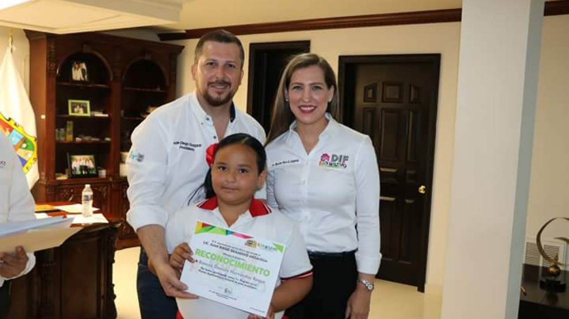 Entregan reconocimientos a integrantes del “Ayuntamiento Infantil”