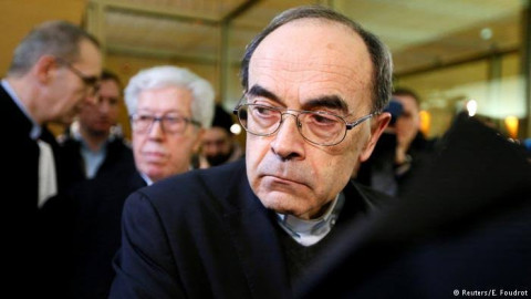 Condenan a cardenal Barbarin por ocultar abusos sexuales contra menores