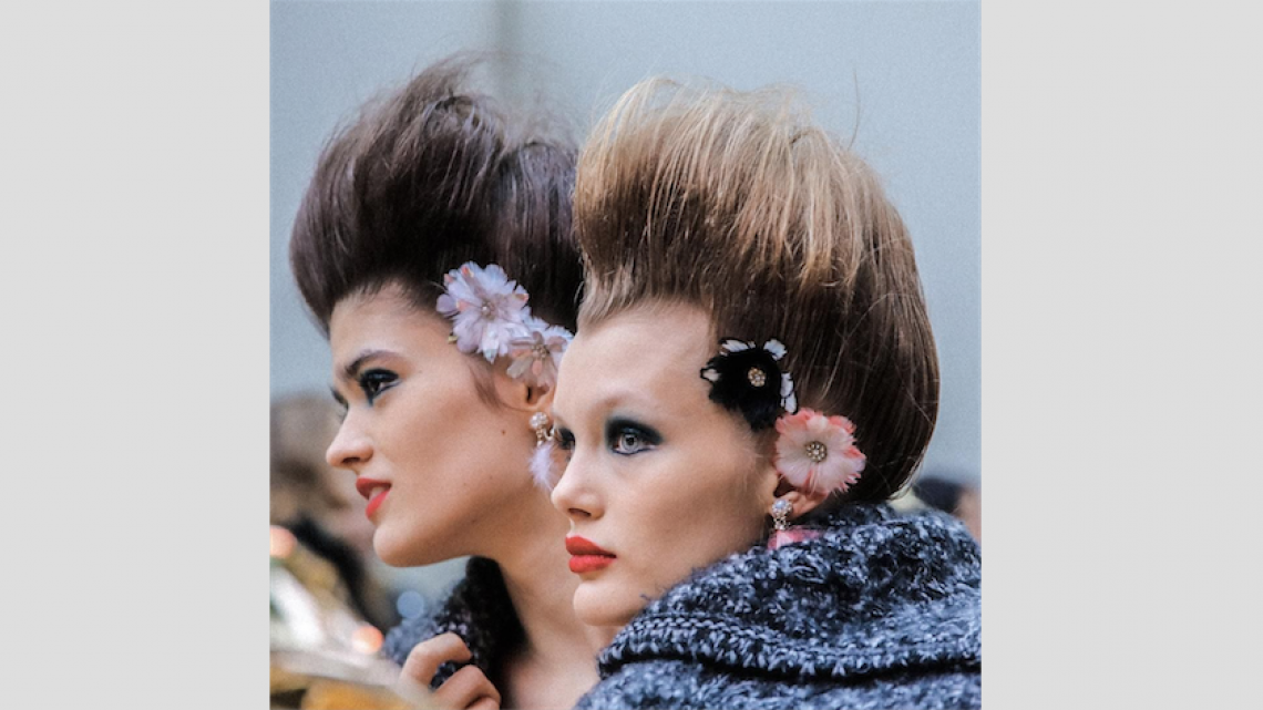 La fiesta de piscina retro de Chanel en París 